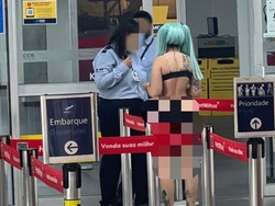 Penumpang Wanita Ditolak Terbang, Cosplay Bikininya Terlalu Seksi