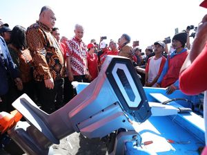 Ganjar Uji Coba Kapal Nelayan Bertenaga Listrik di Cilacap Jateng