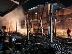 Kebakaran Gudang Pakan dan Egg Tray di Kota Blitar Padam Setelah 3 Jam