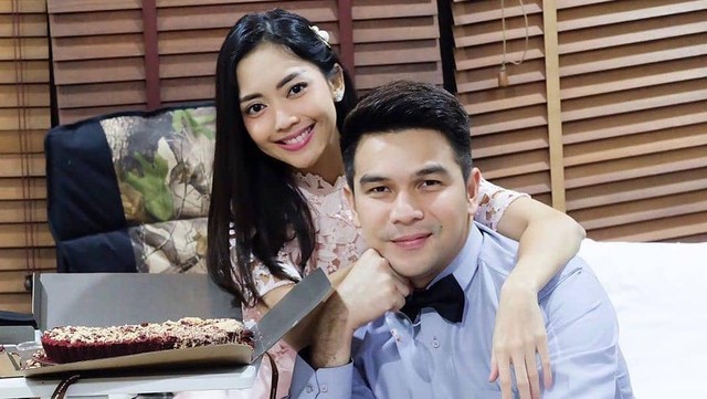 Berita Viral Selebriti dari InsertLive : Respons Tak Terduga Ririn Dwi Ariyanti Usai Ijonk Jadi Tersangka Kasus Vape Obat Keras
