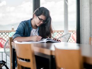 20 Contoh Soal Ujian Sekolah Sejarah Kelas 12 SMA Kurikulum Merdeka, Yuk Cek! 20 Contoh Soal Ujian Sekolah Sejarah Kelas 12 SMA Kurikulum Merdeka, Yuk Cek!