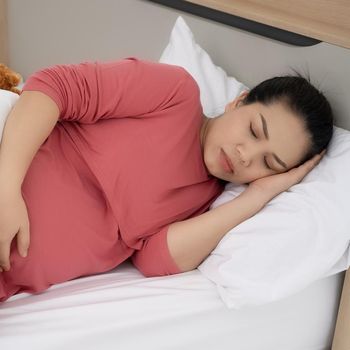 Ilustrasi Ibu Hamil Tidur