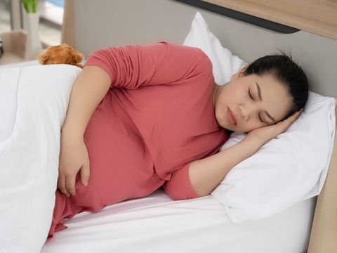 Ilustrasi Ibu Hamil Tidur