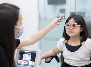 6 Ciri-ciri Mata Minus yang Sering Diabaikan, Ketahui Cara Mengeceknya 6 Ciri-ciri Mata Minus yang Sering Diabaikan, Ketahui Cara Mengeceknya