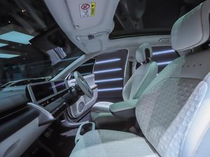 Saat Batik Kawung Hiasi Ioniq 5, Buah Kolaborasi Hyundai dan Perajin Lokal