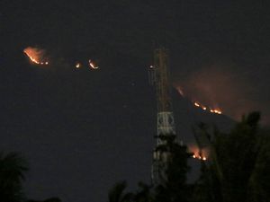 Gunung Merapi Ungup-ungup Terbakar, Begini Potretnya
