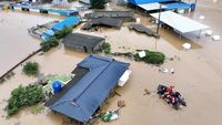 Kota di Korsel Terendam Banjir Setinggi Rumah Imbas Topan Khanun