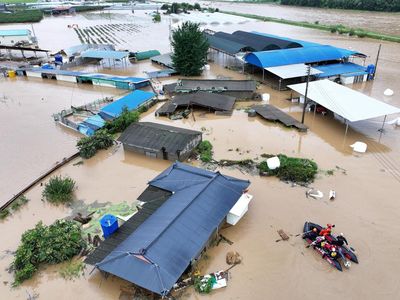 Kota di Korsel Terendam Banjir Setinggi Rumah Imbas Topan Khanun