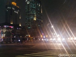 Arus Lalin di Bundaran HI Dibuka Lagi Usai Massa Bubarkan Diri