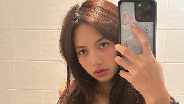 10 Gaya Lisa BLACKPINK Liburan di Yunani, Bikin Heboh Pakai Bikini Tiga Kali
