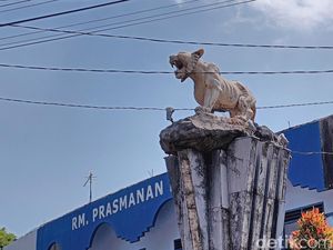 Sesepuh Suporter Persik Kediri Prihatin Patung Macan Putih Tak Terawat