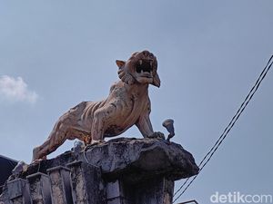 Nasib Ngenes Patung Macan Putih Saksi Bisu Kejayaan Persik Kediri