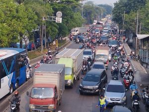 Warga Harap Truk Tiap Pagi Tak Lewat dan U-Turn di Daan Mogot Ditutup