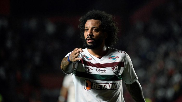 Fluminenses defender Marcelo gestures during the Copa Libertadores round of 16 first leg football match between Argentinas Argentinos Juniors and Brazils Fluminense at the Diego Armando Maradona stadium in Buenos Aires, on August 1, 2023. (Photo by Luis ROBAYO / AFP)