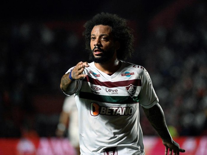 Fluminense's defender Marcelo gestures during the Copa Libertadores round of 16 first leg football match between Argentina's Argentinos Juniors and Brazil's Fluminense at the Diego Armando Maradona stadium in Buenos Aires, on August 1, 2023. (Photo by Luis ROBAYO / AFP)
