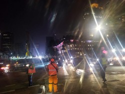 Massa Demo Bubarkan Diri, Lalin di Patung Kuda Dibuka Lagi