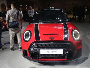 MINI Cooper S 5-Door Sport Mengaspal, Mau Bawa Pulang Siapin Duit Segini MINI Cooper S 5-Door Sport Mengaspal, Mau Bawa Pulang Siapin Duit Segini