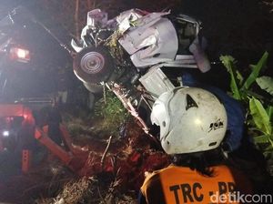 Ringsek! Pikap Tercebur Sungai Juwiring Klaten, Penumpang Terjepit
