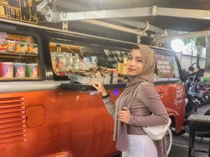Disebut Mirip Oklin Fia, Ini Sosok Oky Olivia Saat Hangout di Kafe Disebut Mirip Oklin Fia, Ini Sosok Oky Olivia Saat Hangout di Kafe
