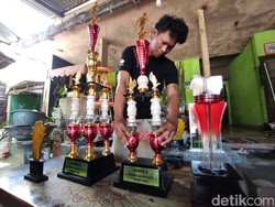 Omzet Perajin Piala di Kota Blitar Meningkat 50% saat Momen Agustusan