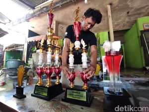 Omzet Perajin Piala di Kota Blitar Meningkat 50% saat Momen Agustusan Omzet Perajin Piala di Kota Blitar Meningkat 50% saat Momen Agustusan