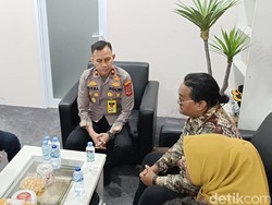 Histerisnya Siti Lihat Bayi yang Tertukar di Pangkuan Orang Lain