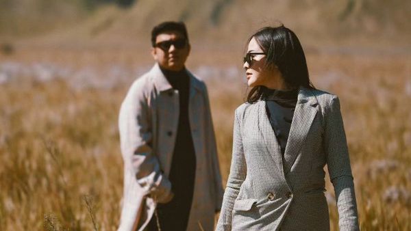 8 Inspirasi Foto Post Wedding Denny Caknan dan Bella Bonita, Simpel Romantis