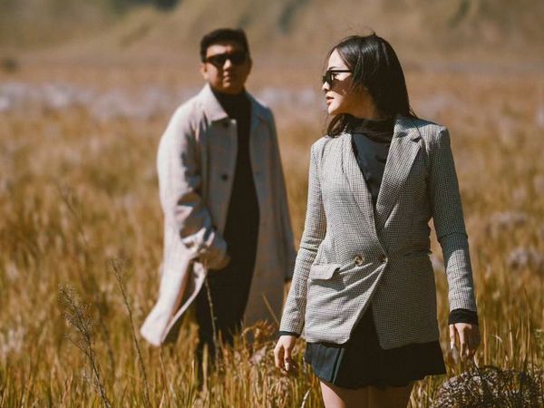 8 Inspirasi Foto Post Wedding Denny Caknan dan Bella Bonita, Simpel Romantis