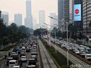 KLHK Ungkap Hujan Paling Efektif Bilas Polusi Udara di Jakarta KLHK Ungkap Hujan Paling Efektif Bilas Polusi Udara di Jakarta