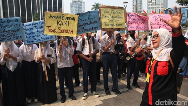 Protes Sistem PPDB dan Zonasi, Siswa dan Wali Murid Demo Kemendikbud
