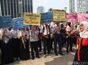 Protes Sistem PPDB dan Zonasi, Siswa dan Wali Murid Demo Kemendikbud Protes Sistem PPDB dan Zonasi, Siswa dan Wali Murid Demo Kemendikbud