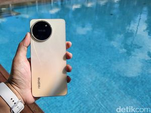 Penampakan Realme 11 dalam Genggaman