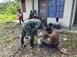 Satgas Yonif 122/TS Edukasi Siswa SD di Keerom Peduli Kebersihan Lingkungan