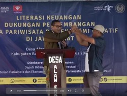 Kunker ke Jabar, Sandiaga Dihampiri Pria Dukung Dirinya Jadi RI 1