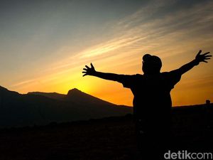 Senja Syahdu di Savana Baluran Africa Van Java