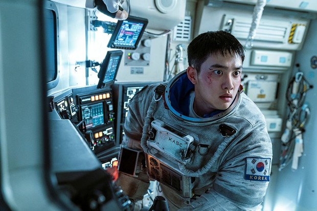 Potret potongan adegan yang ada di film terbaru Korea bertajuk The Moon.