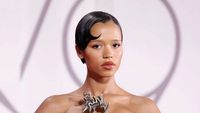 Foto Taylor Russell, Aktris yang Diisukan Pacar Harry Styles