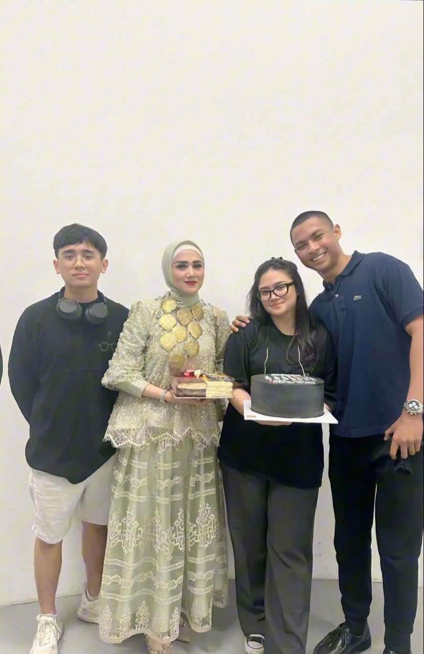 Tiara Savitri