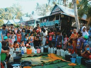 Tradisi Adinging-dinging Selayar, Warga Tutup Muharram dengan Mandi Air Suci Tradisi Adinging-dinging Selayar, Warga Tutup Muharram dengan Mandi Air Suci