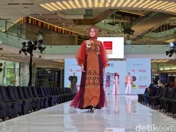 Belasan Desainer Jatim Peragakan Busana Ikonik Daerah-Bahan Tenun Trend 2024
