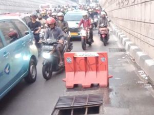 Besi Penutup Gorong-gorong Mampang Jaksel Dicuri, Polisi Cek CCTV
