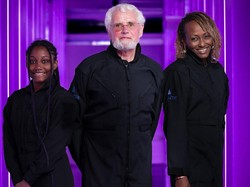 Pengalaman Hebat Turis Terbang ke Luar Angkasa, Mereka Bukan Pesohor