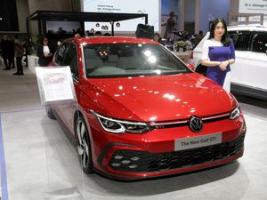 VW The New Golf GTI dan Tiguan Allspace Mejeng di GIIAS 2023 VW The New Golf GTI dan Tiguan Allspace Mejeng di GIIAS 2023