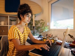 Apa Itu Otodidak? Ini Pengertian, Kelebihan, dan Metodenya