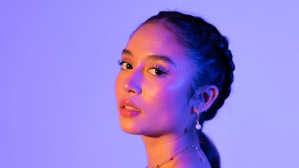 7 Gaya Pesinetron Asha Assuncao Berdarah Portugal yang Hobi Trekking