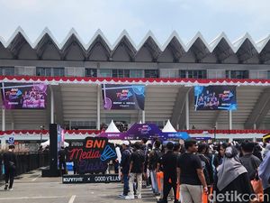 Istora Senayan Diserbu Lautan Manusia Berbaju Hitam, BNI Media Clash 3.0 Siap Dimulai Istora Senayan Diserbu Lautan Manusia Berbaju Hitam, BNI Media Clash 3.0 Siap Dimulai