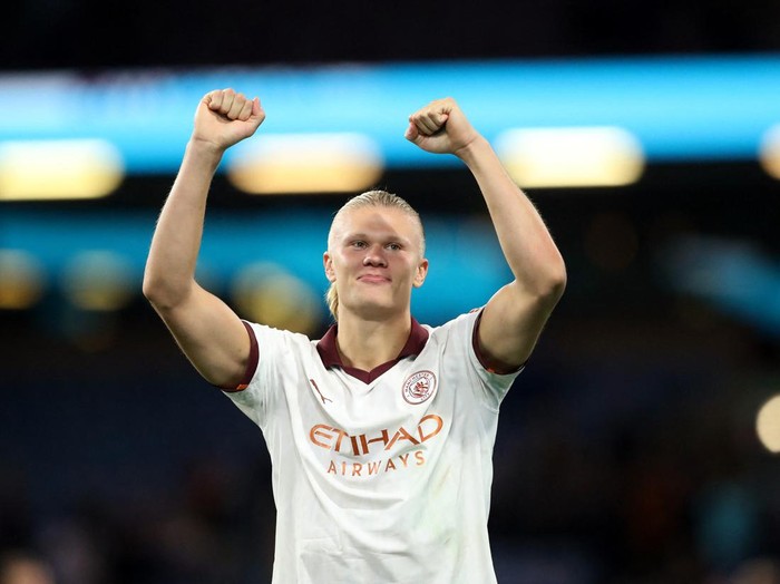 Soccer Football - Premier League - Burnley v Manchester City - Turf Moor, Burnley, Britain - August 11, 2023 Manchester City's Erling Braut Haaland celebrates after the match REUTERS/Scott Heppell EDITORIAL USE ONLY. No use with unauthorized audio, video, data, fixture lists, club/league logos or 'live' services. Online in-match use limited to 75 images, no video emulation. No use in betting, games or single club /league/player publications.  Please contact your account representative for further details.