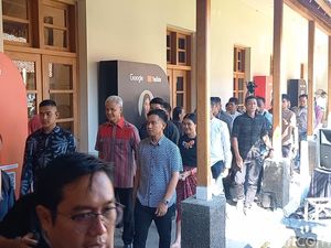 Ditanya soal Cawapres di Lokananta Solo, Ganjar: Nonton Konser Dulu Ditanya soal Cawapres di Lokananta Solo, Ganjar: Nonton Konser Dulu