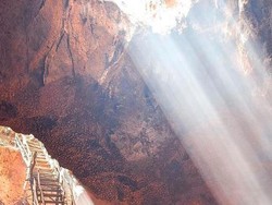 Menyusuri Gua Bangkang, Cahaya Tuhan dari NTB