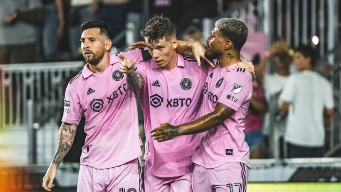 Babak perempatfinal Leagues Cup menggelar duel Inter Miami vs Charlotte. Laga berlangsung di DRV PNK Stadium, Sabtu (12/8/2023) pagi WIB.